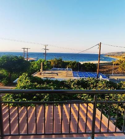 Makedonia Studios At Harbour Of Kamiros Skala Екстериор снимка